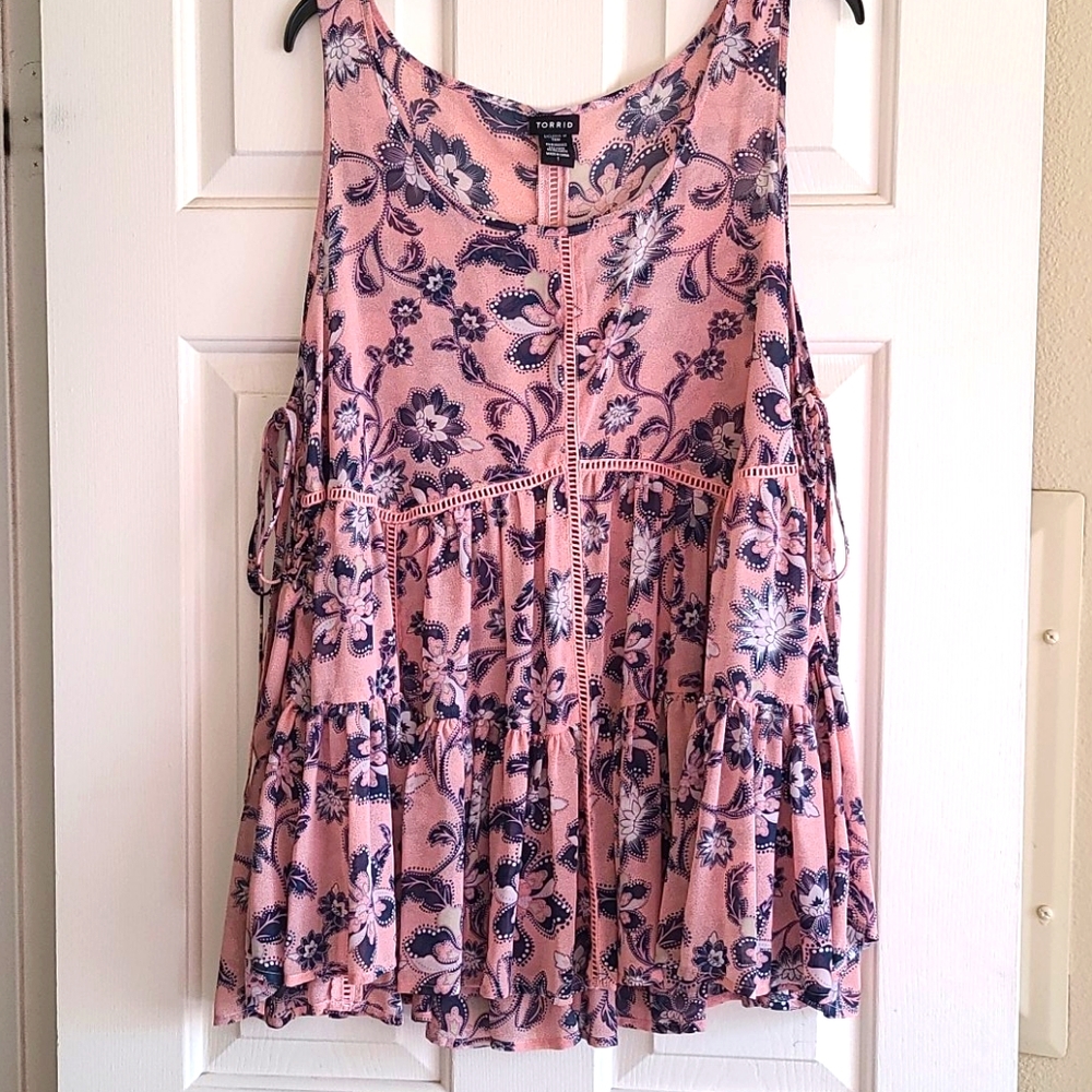 Torrid floral flowy tank top